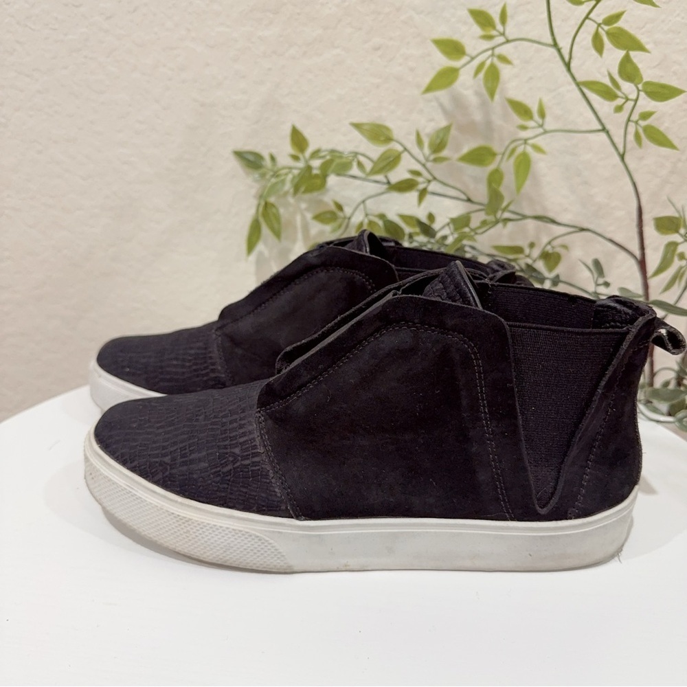 Kaanas Black Suede Chelsea Ankle Mid Top Slip on Sneaker Size 6 Preowned - Picture 5 of 9